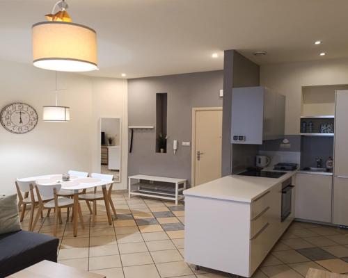 Funkcjonalny apartament w pobliżu Parku Chopina