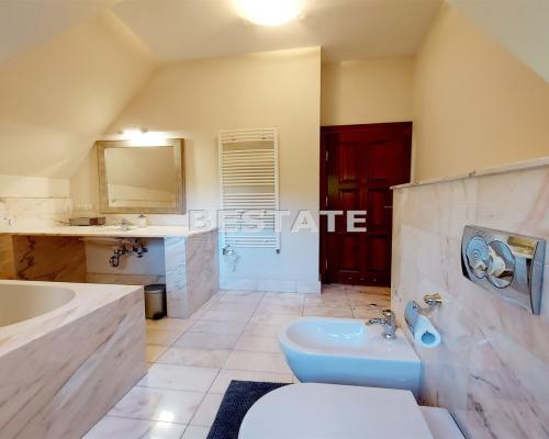 2 pokoje,82m2 w prestiżowej willi, ogród, basen