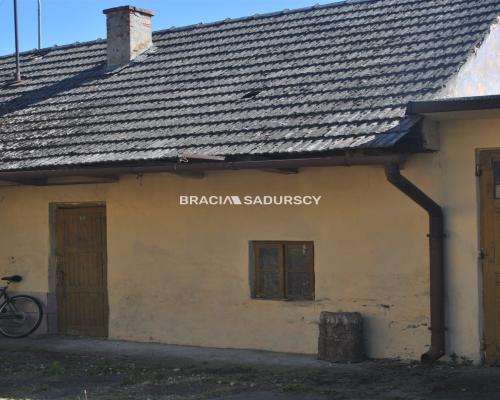 Budynek z WZ na rozbudowę w Brzesku.