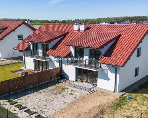 Niepołomice, Dąbrowa. Dom jednorodzinny 122,9 m2   Nieruchomość zabudowana budynkiem mieszkalnym, jednorodzinnym w zabudowie