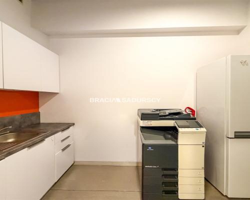 Lokal usługowo-biurowy, 170 m², Zabłocie, parter