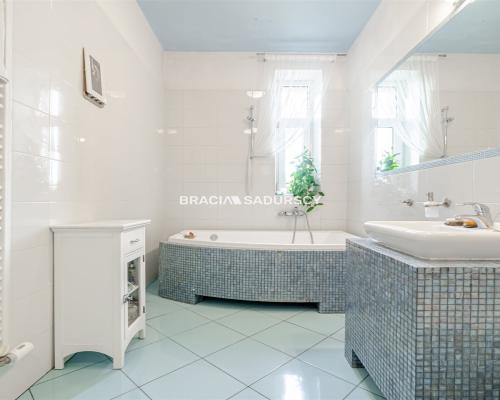 Kraków - Zwierzyniec / Salwator  2 oddzielne pokoje  65,59 m2  kamienica blisko Błoń i Lasku Wolskiego     Na sprzedaż