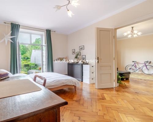 Kraków - Zwierzyniec / Salwator  2 oddzielne pokoje  65,59 m2  kamienica blisko Błoń i Lasku Wolskiego     Na sprzedaż