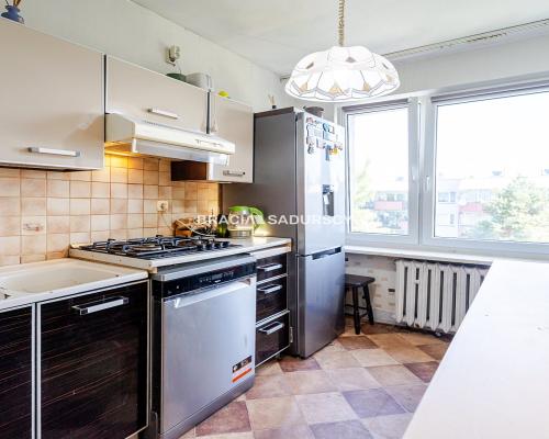 Balkon, blisko tramwaj,dwa pokoje do remontu