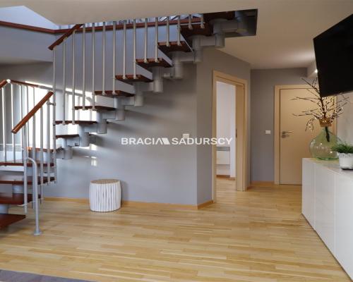 Dwupoziomowy Apartament z Widokiem na Giewont w Kościelisku    Oferujemy  na sprzedaż lub na wynajem długoterminowy  przestro