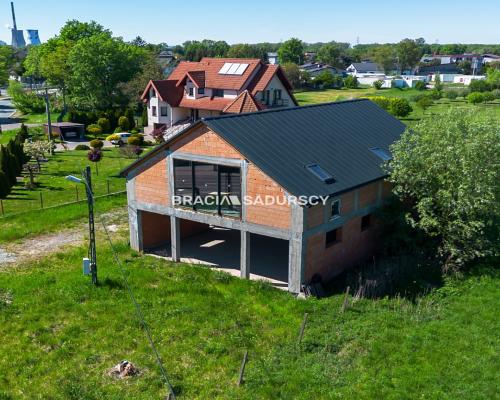 Działka z budynkiem usługowym (240m2) / 12 ar
