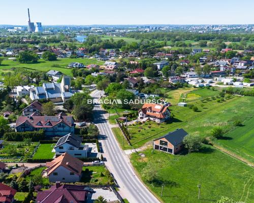 Działka z budynkiem usługowym (240m2) / 12 ar