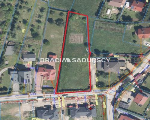 Na sprzedaż - działka budowlana 2358 m², Kraków - Nowa Huta (Mogiła)   Oferujemy piękną działkę budowlaną o powie