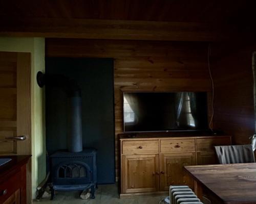 Drewniany dom premium nad stawem | 1 ha | Sauna |