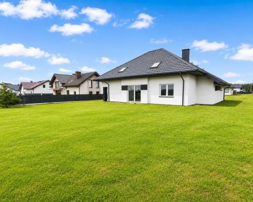 Dom wolnostojący 160 m² blisko jeziora i lasu
