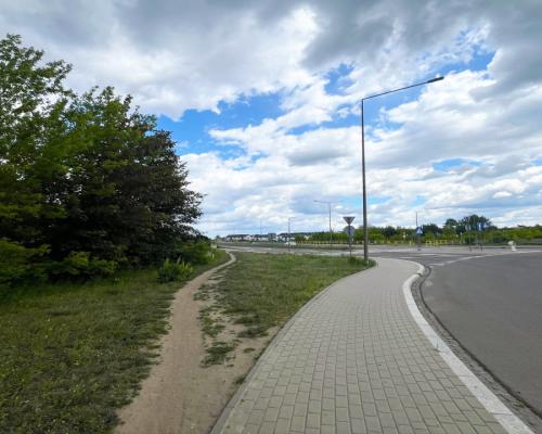 Atrakcyjna działka przy drodze