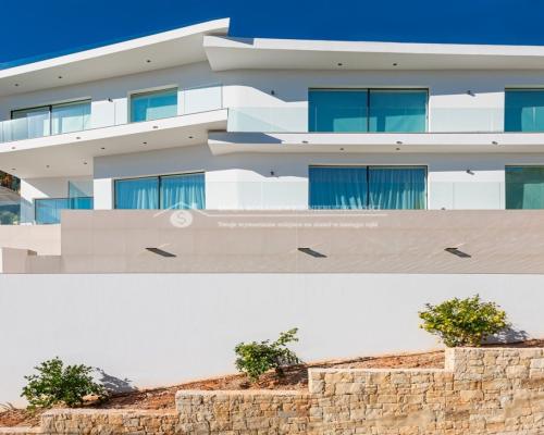 WILLA SIBILA - TWOJA OAZA LUKSUSU NAD MORZEM   Zaledwie 300 metrów od malowniczej plaży Cala Portitxol w prestiżowej u