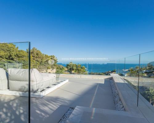 WILLA SIBILA - TWOJA OAZA LUKSUSU NAD MORZEM   Zaledwie 300 metrów od malowniczej plaży Cala Portitxol w prestiżowej u