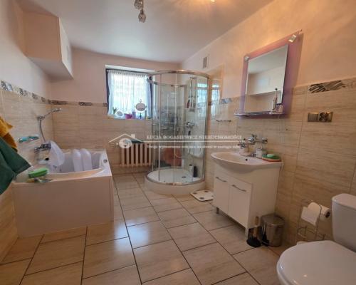 Ustroń | Dom wolnostojący | 328 m² | 11 pokoi | działka 758 m²  PODSTAWOWE PARAMETRY  Powierzchnia użytkowa: ok.