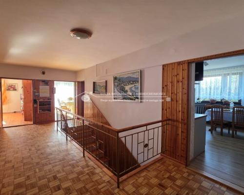 Ustroń | Dom wolnostojący | 328 m² | 11 pokoi | działka 758 m²  PODSTAWOWE PARAMETRY  Powierzchnia użytkowa: ok.