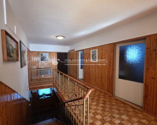 Ustroń | Dom wolnostojący | 328 m² | 11 pokoi | działka 758 m²  PODSTAWOWE PARAMETRY  Powierzchnia użytkowa: ok.