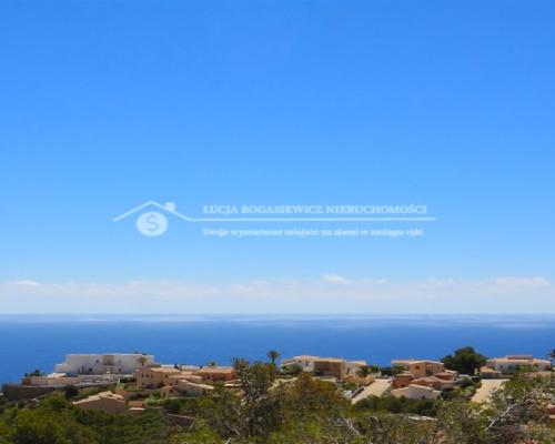 Już dziś spełnij swoje marzenie o pięknej willi w słonecznej Hiszpanii na najpiękniejszym wybrzeżu Costa Blanca! Nowoczesna wil