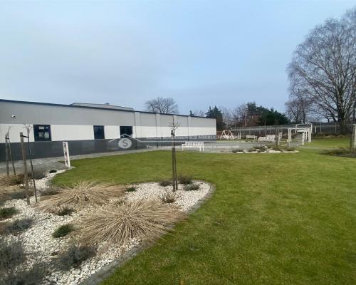 Do sprzedania budynek handlowo-usługowy o pow. 2000 m2 usytuowany na działkach o łącznej pow. 4800 m2 w miejscowości Leżajsk pr