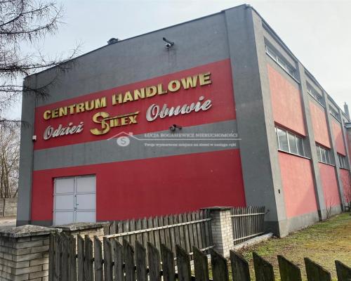 Do sprzedania budynek handlowo-usługowy o pow. 2000 m2 usytuowany na działkach o łącznej pow. 4800 m2 w miejscowości Leżajsk pr