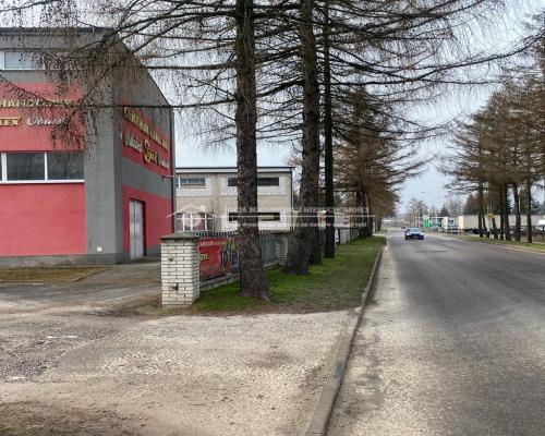 Do sprzedania budynek handlowo-usługowy o pow. 2000 m2 usytuowany na działkach o łącznej pow. 4800 m2 w miejscowości Leżajsk pr