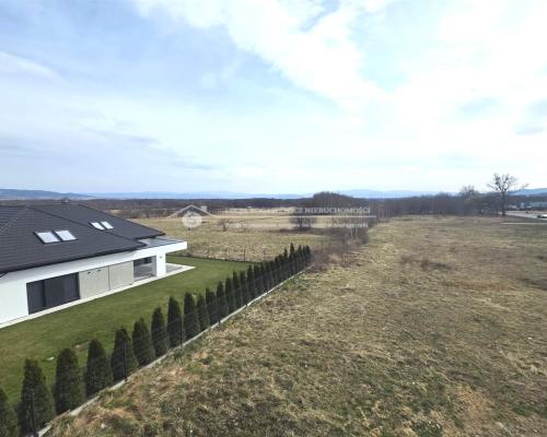 Lokal na wynajem - 60 m² | Usługi, handel, biuro lub cele mieszkalne | Parking w cenie   Do wynajęcia funkcjonalny lokal