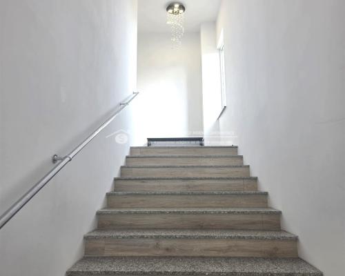 Lokal na wynajem - 60 m² | Usługi, handel, biuro lub cele mieszkalne | Parking w cenie   Do wynajęcia funkcjonalny lokal
