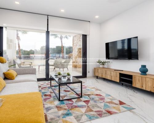 Luksusowy apartament w Orihuela Costa.   Całkowicie wykończony, piękny, jasny i przestronny apartament z 2 sypialniami, prywa