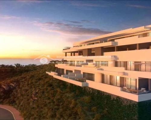 KOMPLEKS MIESZKANIOWY W LAS LAGUNAS DE MIJAS    Wspaniały kompleks mieszkaniowy z widokiem na morze składa się z 82 nieruchom