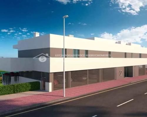 KOMPLEKS MIESZKANIOWY W LAS LAGUNAS DE MIJAS    Wspaniały kompleks mieszkaniowy z widokiem na morze składa się z 82 nieruchom