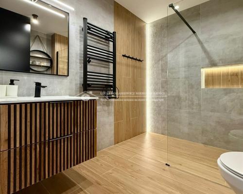 Nowa nizsza cena! Na sprzedaż apartament o powierzchni ok. 50 m², zlokalizowany w nowoczesnym budynku z 2024 roku, położo