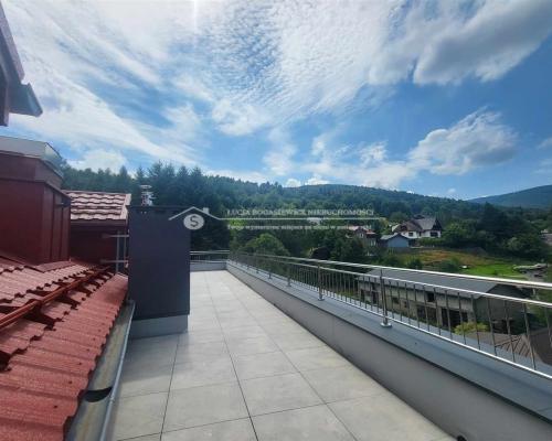 Przestronny, trzypokojowy apartament o pow. ponad 100 m2 z balkonem i 38 m tarasem z bajecznym widokiem na góry w doskon