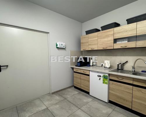 Lokal w Centrum miasta idealny pod usługi, garaż
