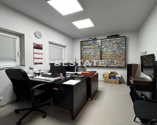 Lokal w Centrum miasta idealny pod usługi, garaż