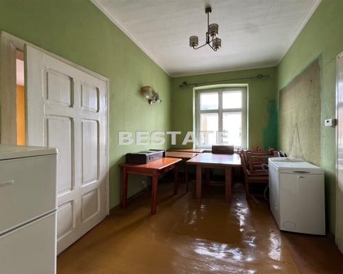 Klimatyczne z potencjałem, teren prywatny,  garaż
