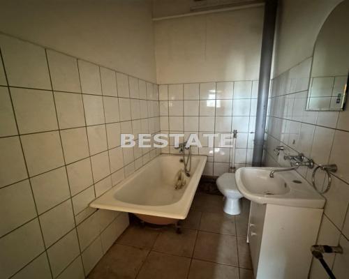 Klimatyczne z potencjałem, teren prywatny,  garaż
