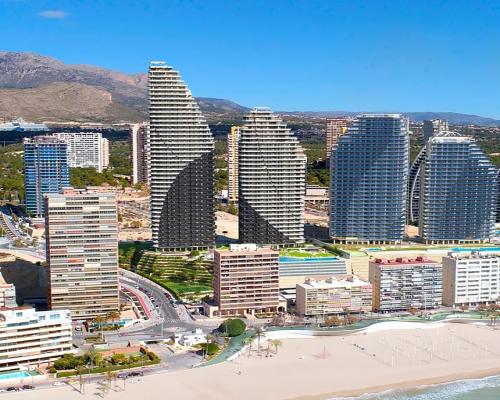 Wytworny apartament przy plaży z widokiem na morze