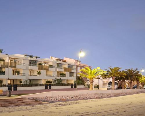 Nowoczesny apartament w pierwszej linii w Lo Pagan