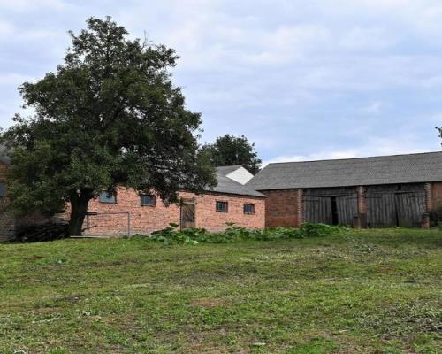 Radomirka - dom i budynki gosp. + ponad 1ha gruntu