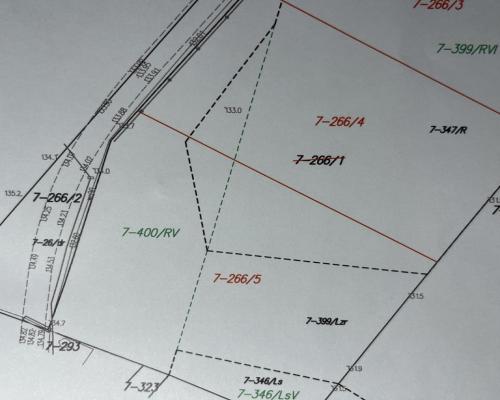 Działka 3117 m2 pośród drzew w Kowali gm. Puławy.