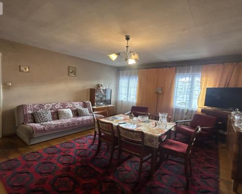 Piętro domu z ogrodem i widokiem na Karkonosze