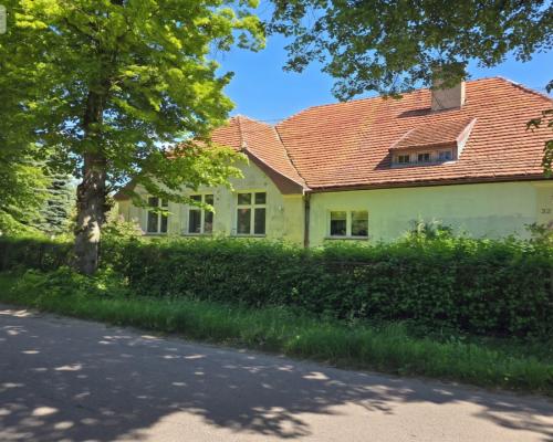 * Dom z duszą! Dawna szkoła pod usługi-Iwno 400 m2