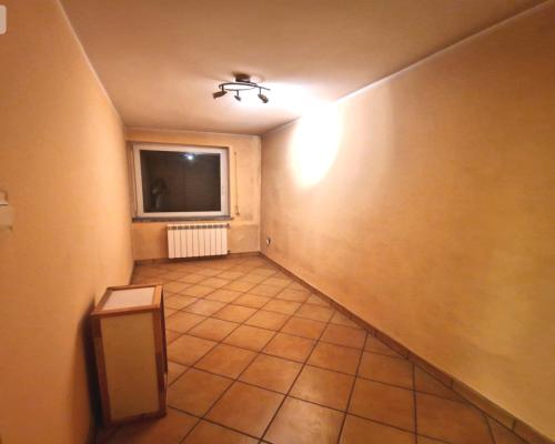 Wynajem lokal handlowo-usługowy w centrum.