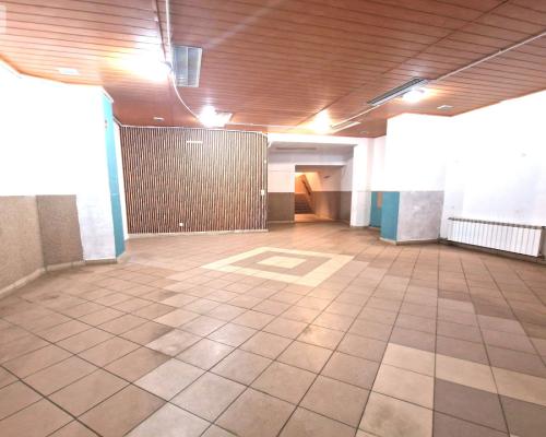 Wynajem lokal handlowo-usługowy w centrum.