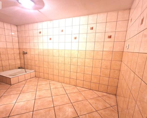 Wynajem lokal handlowo-usługowy w centrum.