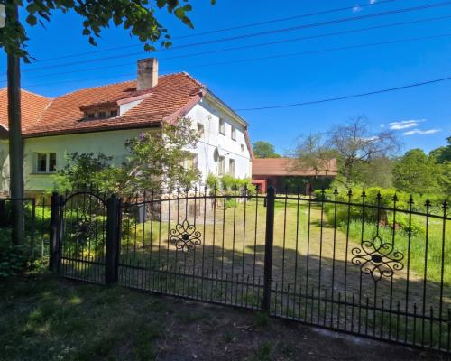 * Dom z duszą! Dawna szkoła pod usługi-Iwno 400 m2
