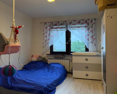 komfortowe mieszkanie z balkonem i dużą kuchnią