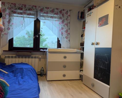 komfortowe mieszkanie z balkonem i dużą kuchnią