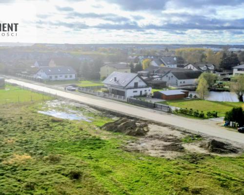 Objęta miejscowym planem, blisko lotniska