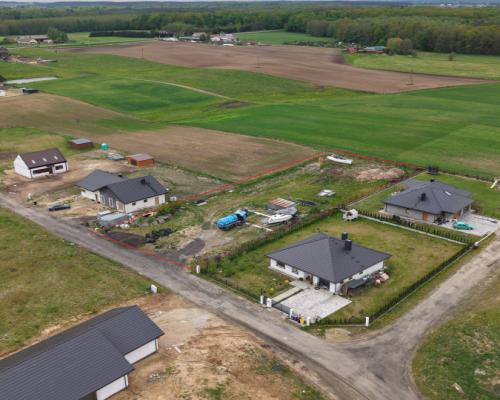 Działka budowlana 2437 m² – Stradomno