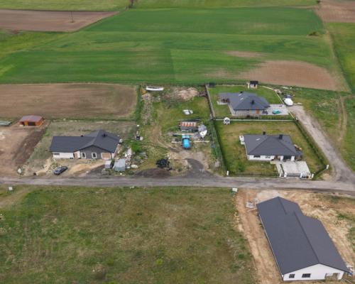 Działka budowlana 2437 m² – Stradomno